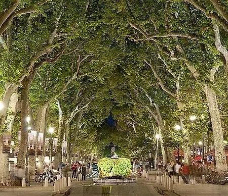 à Deux Pas D'aix Appart hôtel